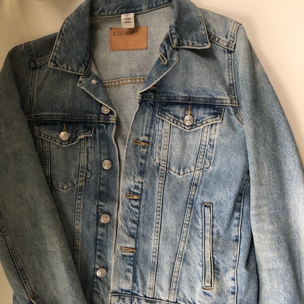 H&M Denim Jean Jacket Light/ Medium Wash US 4